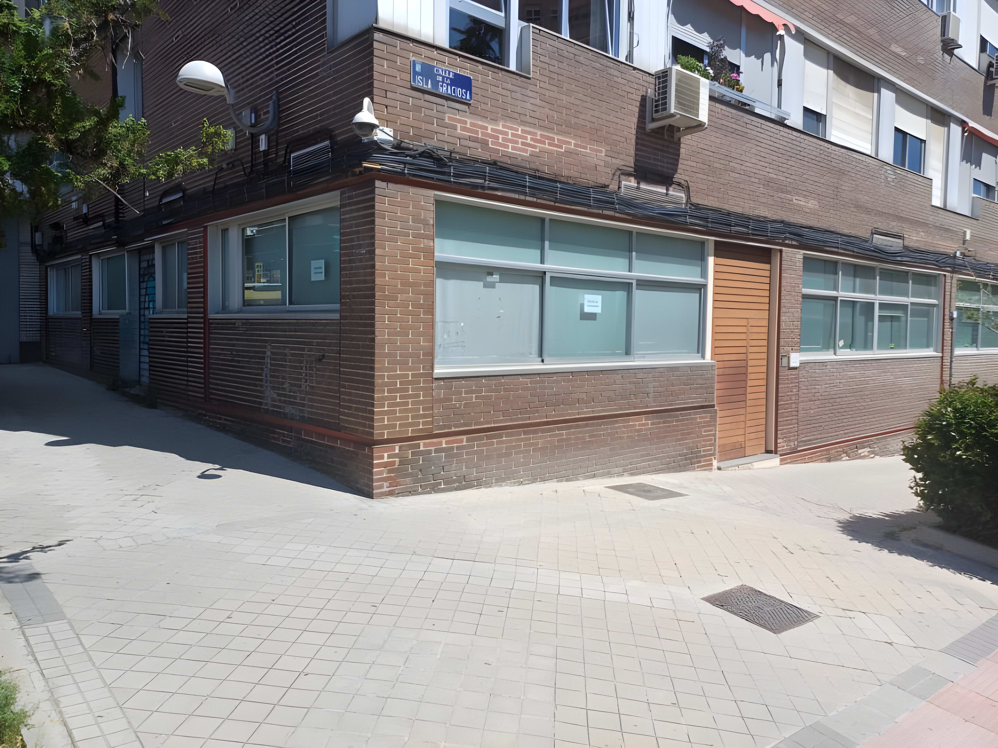Local/oficina 1.300 m² en Calle Isla Graciosa 1