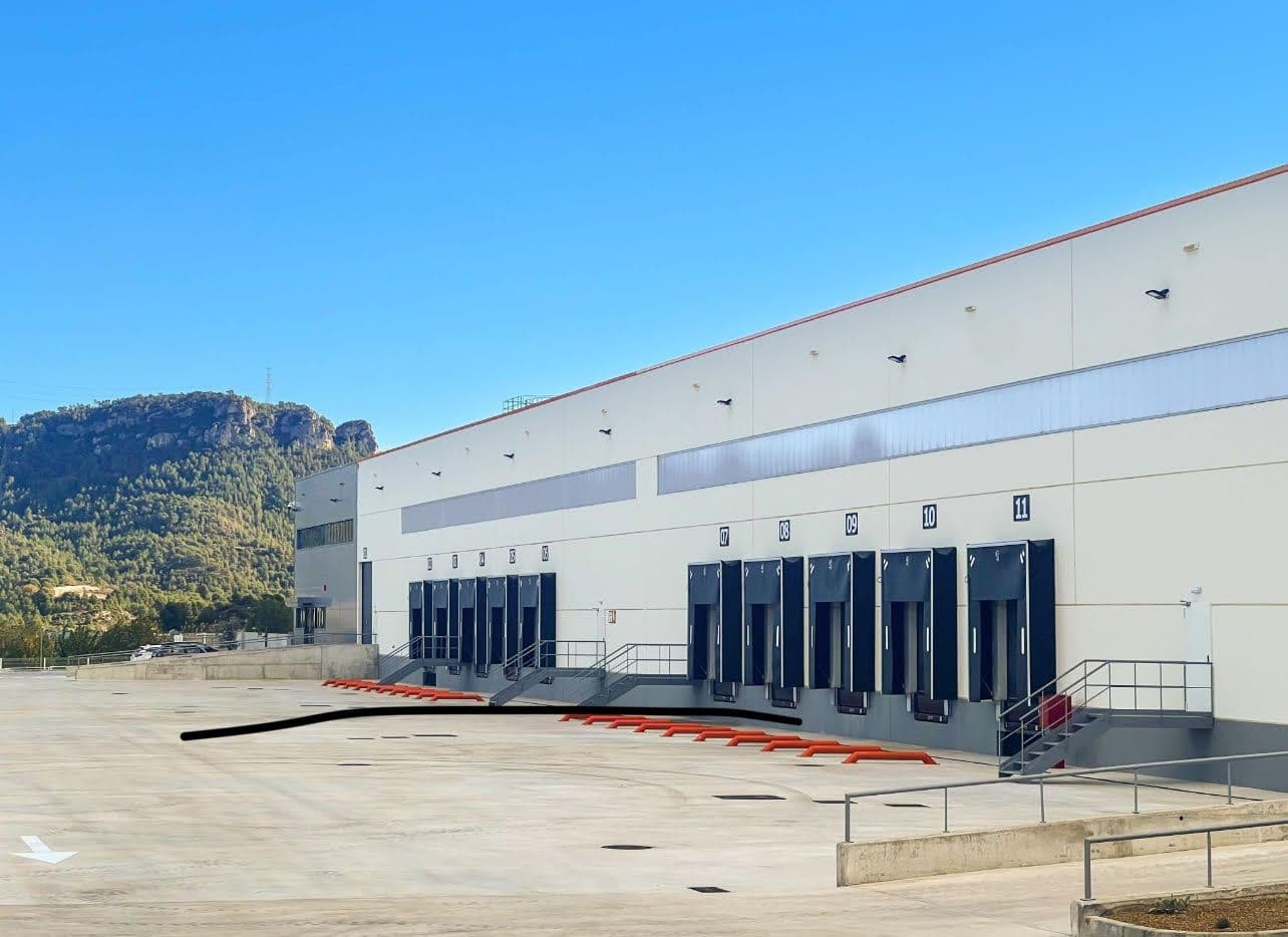 Nave logística en Odena